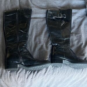 Born Black Knee-High Women's Boots w/stretch